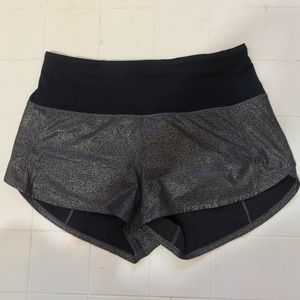 Lululemon shorts size 6 high waisted 2.5 inch